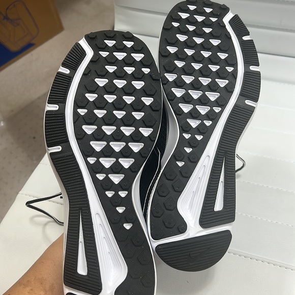 Men’s Nike running shoes, size 8 1/2 - Picture 2 of 4